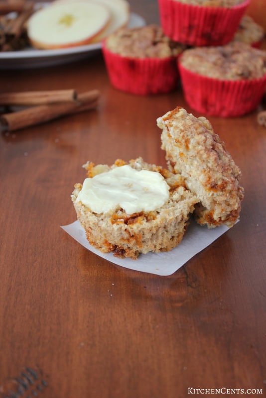 Easy Cinnamon Apple Oatmeal Breakfast Muffins | KitchenCents.com