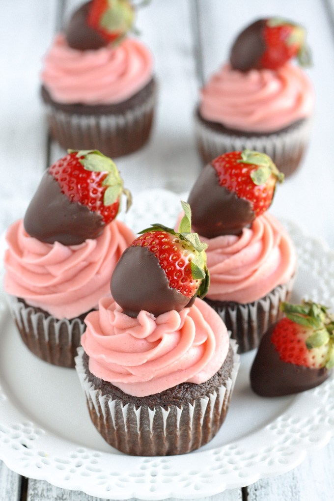 Chocolate Covered Strawberry Cupcakes | 27+ Chocolate Valentine's Desserts