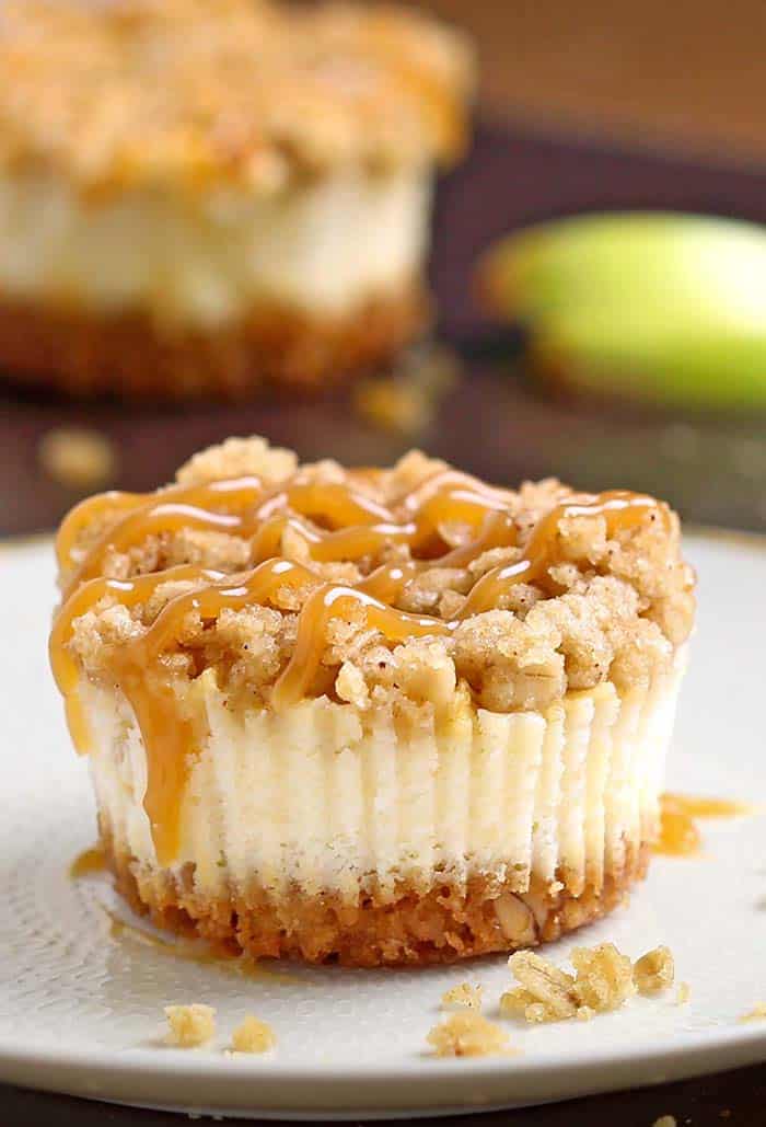 Caramel Apple Crisp Mini Cheesecakes | 21+ Apple Desserts