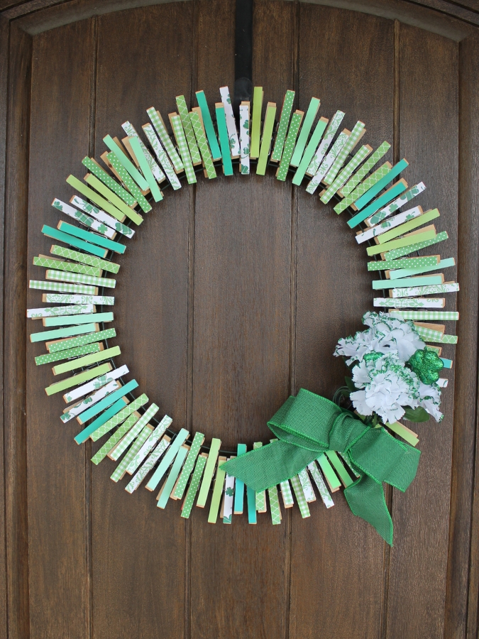 Easy Clothespin wreath for any holiday