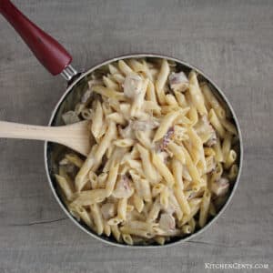 Easy Cheesy Skillet Chicken Ranch Mac 'n' Cheese | KitchenCents.com