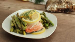 Lemon Garlic Salmon Tinfoil Dinner | KitchenCents.com