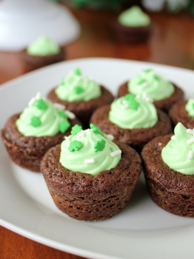 Brownie Cups with Mint Mousse Filling | Kitchen Cents