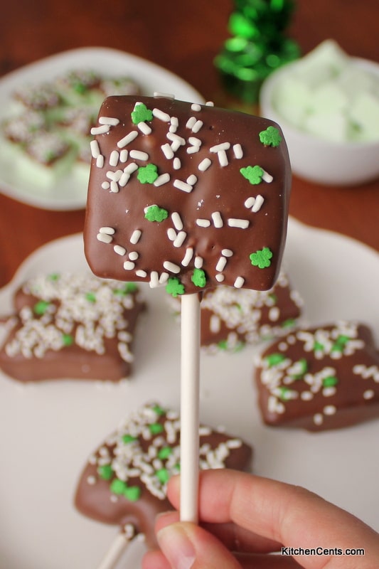 Easy Homemade Peppermint Marshmallows | Kitchen Cents