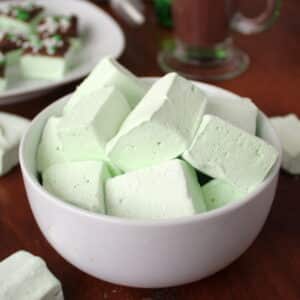 Easy Peppermint Homemade Marshmallow | Kitchen Cents