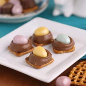 Easy Easter treat Cadbury Egg Turtle Pretzels | Kitchen Cents
