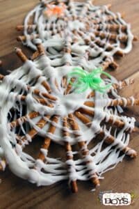Spider Web Pretzels | 21+ Easy No Bake Halloween Treats | Kitchen Cents