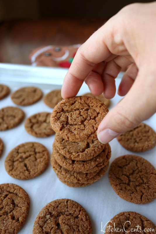 The best Soft and Chewy Homemade Ginger Snap cookies recipe | Kitchen Cents