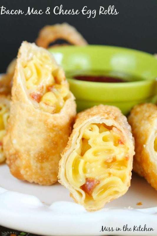 Bacon Mac & Cheese Egg Rolls | 29+ Delicious Superbowl Party Foods