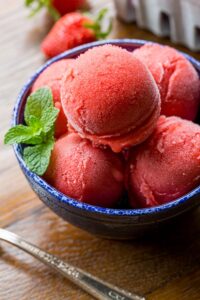 Easy Strawberry Sorbet | 21+ Healthy Frozen Snacks | Kitchen Cents
