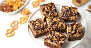 Easy Turtle Brownies perfect for a crowd | Kitchen Cents