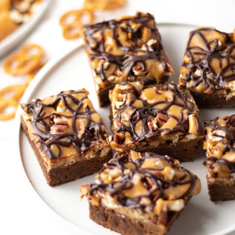 Easy Turtle Brownies perfect for a crowd | Kitchen Cents