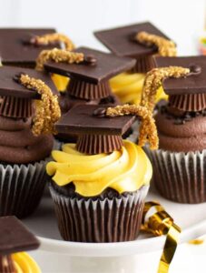 Easy Graduation Cupcakes with a fun graduation cap topper | Kitchen Cents